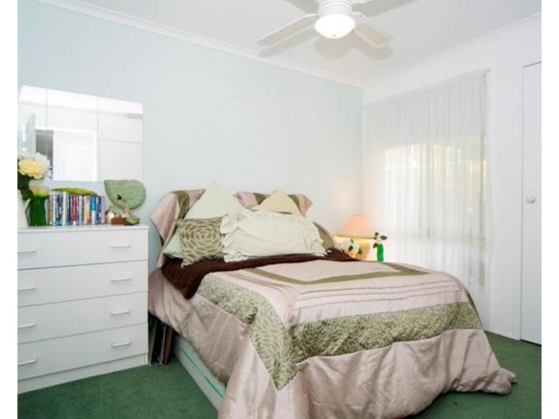 2/33 Telopea Street, Labrador QLD 4215