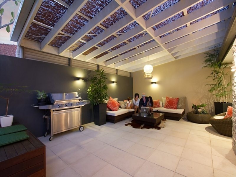 1/6 Royal Palm Court, Southport QLD 4215