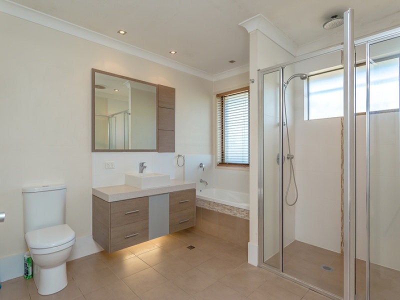 10 Milbong Terrace, Ashmore QLD 4214