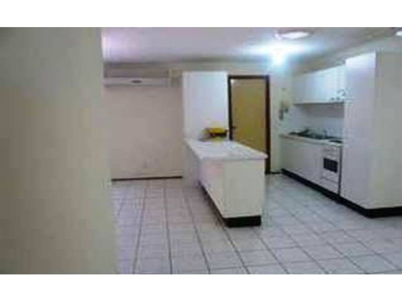 1/179 Olsen Avenue, Labrador QLD 4215