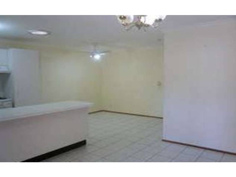 1/179 Olsen Avenue, Labrador QLD 4215