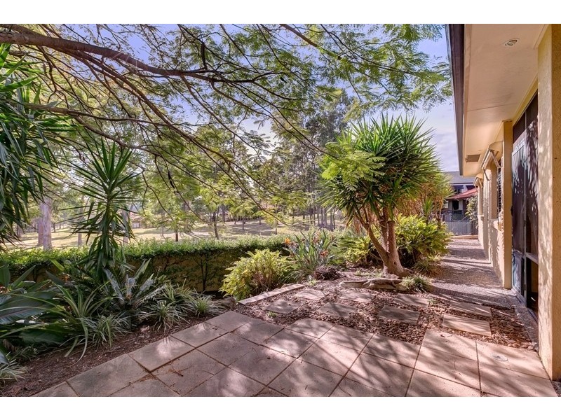 42 Arun Drive, Arundel QLD 4214