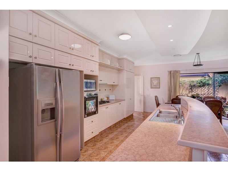 42 Arun Drive, Arundel QLD 4214