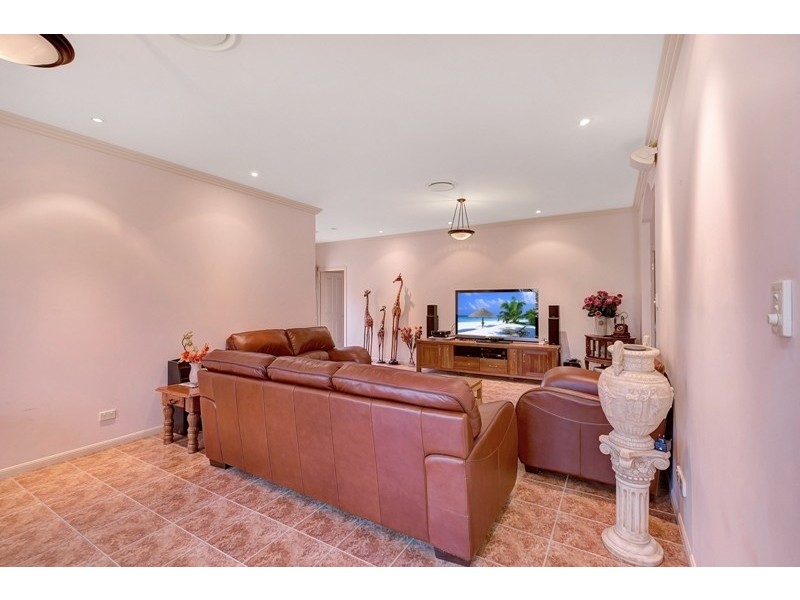 42 Arun Drive, Arundel QLD 4214