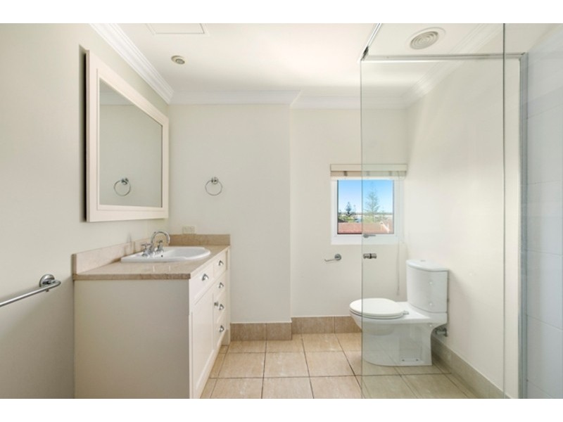 403/212 Marine Parade, Labrador QLD 4215