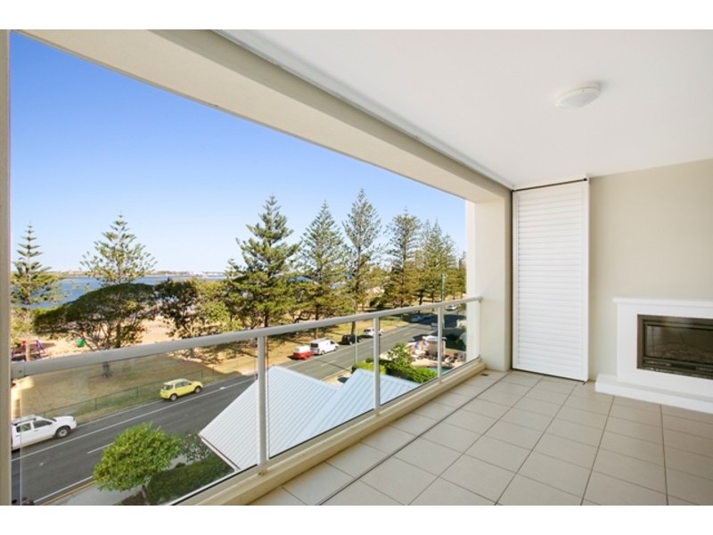 403/212 Marine Parade, Labrador QLD 4215