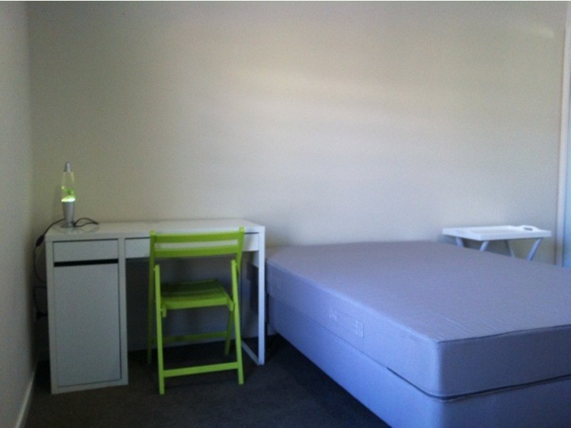 2/135 Falconer Street, Southport QLD 4215