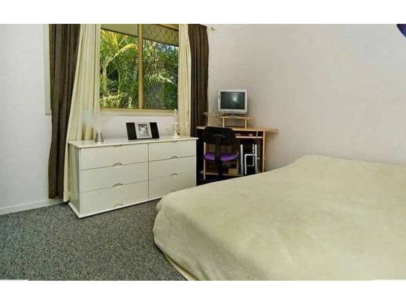 2/13 Napper Road, Arundel QLD 4214