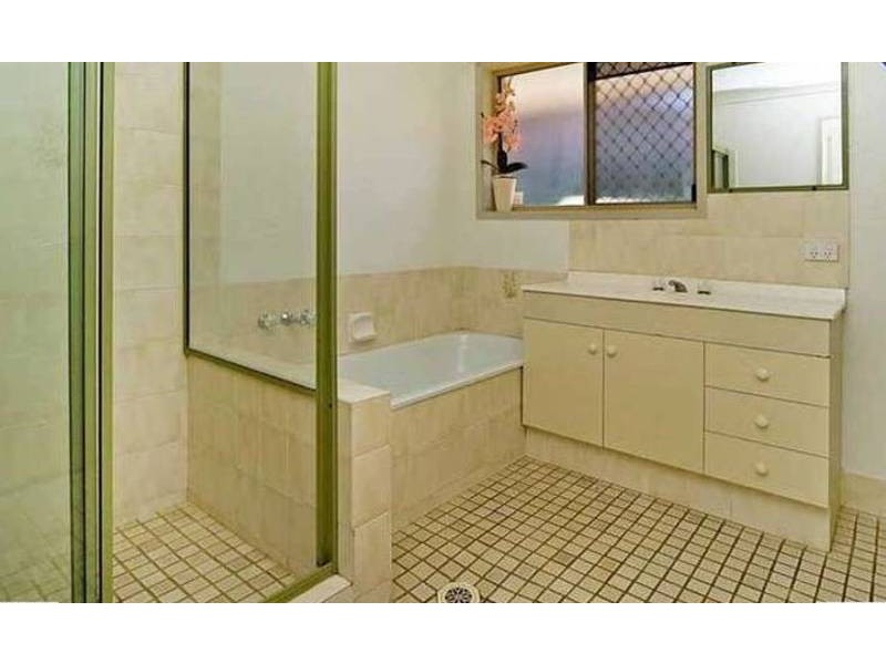2/13 Napper Road, Arundel QLD 4214