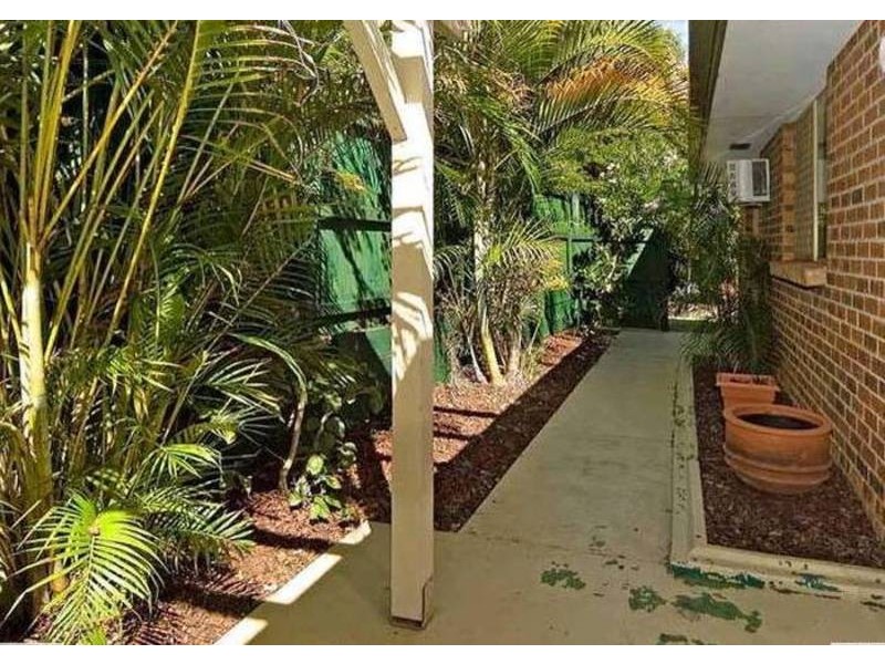 2/13 Napper Road, Arundel QLD 4214