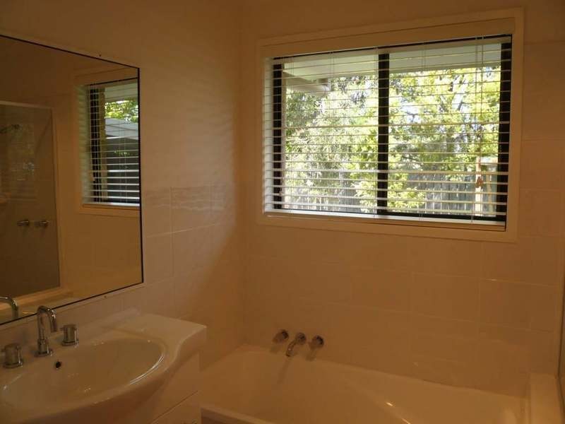 1/2 Burwood Court, Labrador QLD 4215