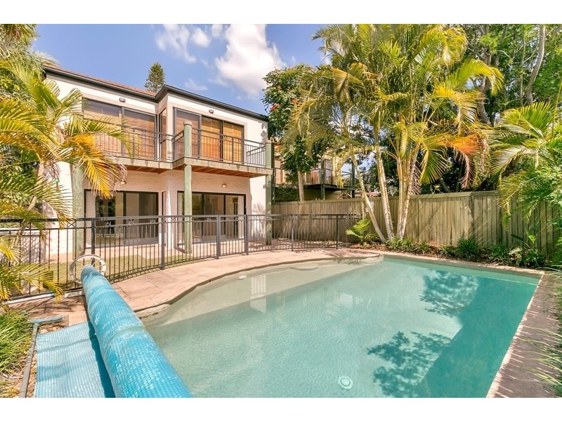 5 Yacht Street, Southport QLD 4215