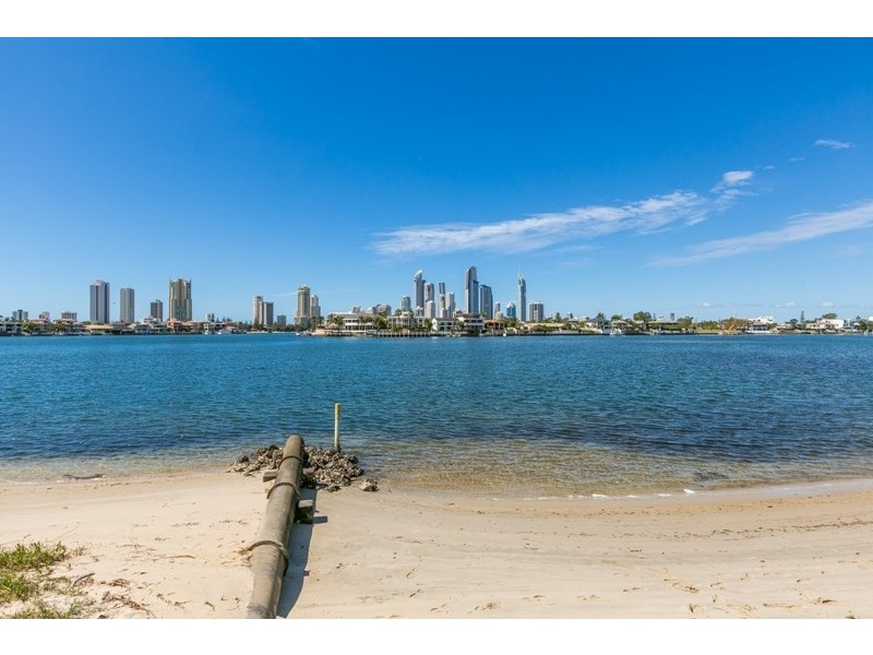 5 Yacht Street, Southport QLD 4215