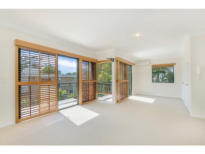 5 Yacht Street, Southport QLD 4215