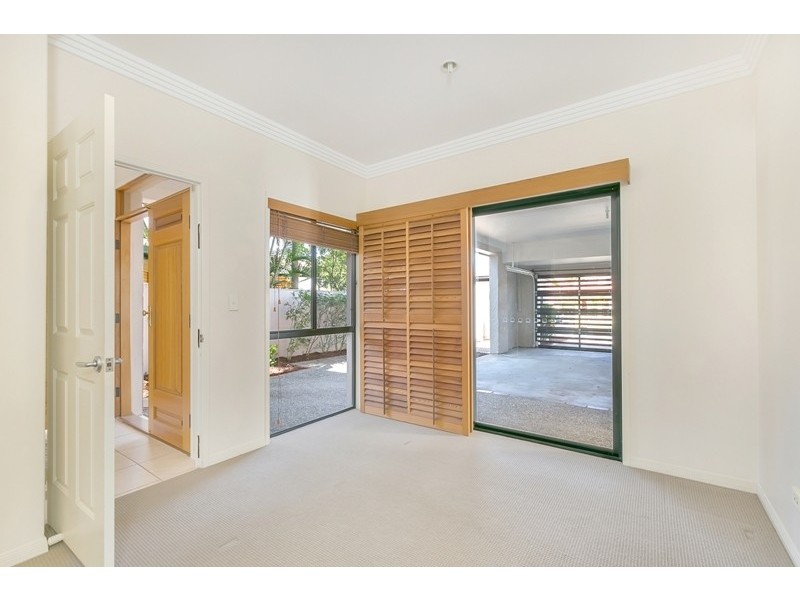 5 Yacht Street, Southport QLD 4215