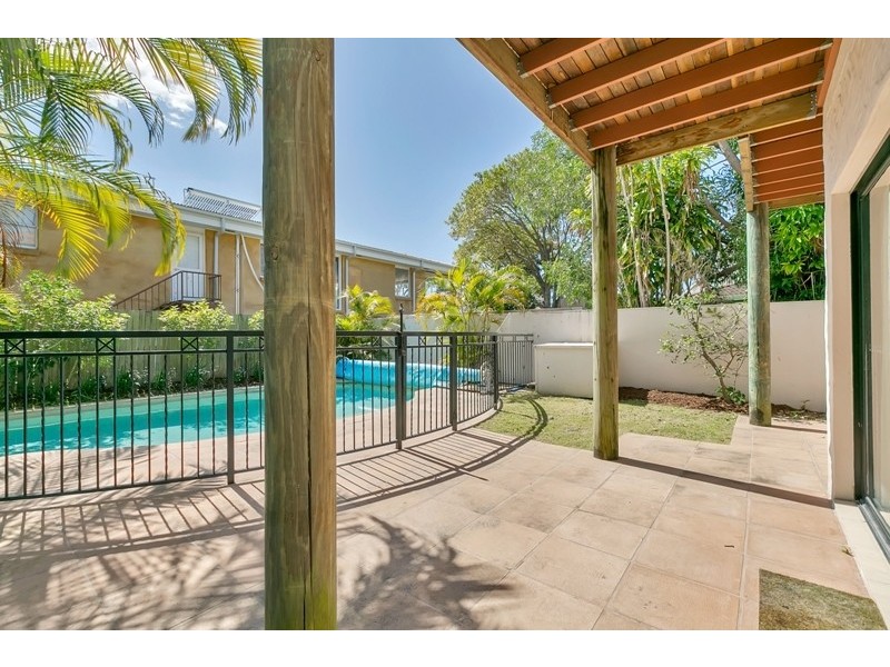 5 Yacht Street, Southport QLD 4215