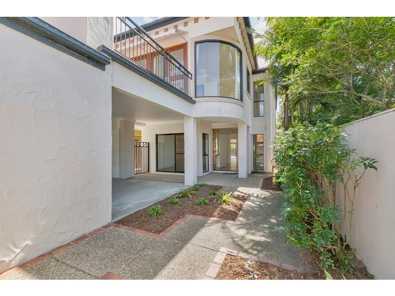 5 Yacht Street, Southport QLD 4215