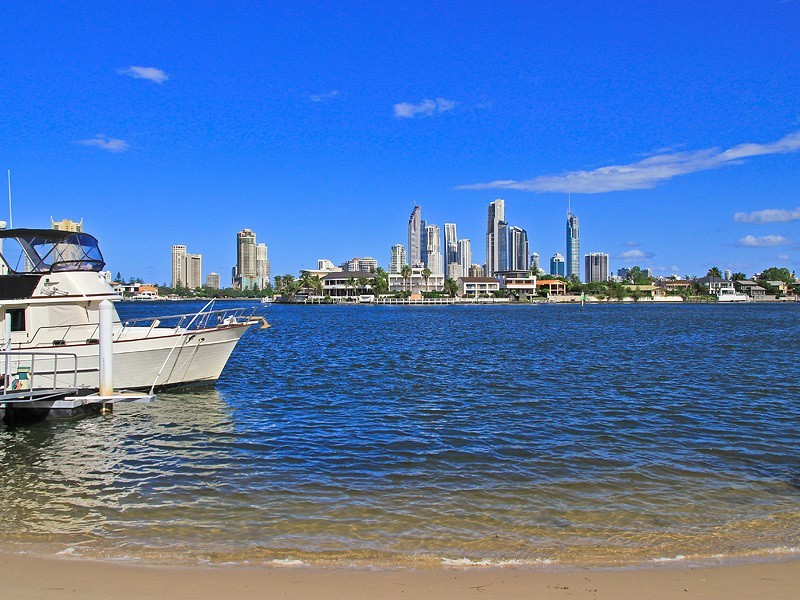 9 yacht Street, Southport QLD 4215
