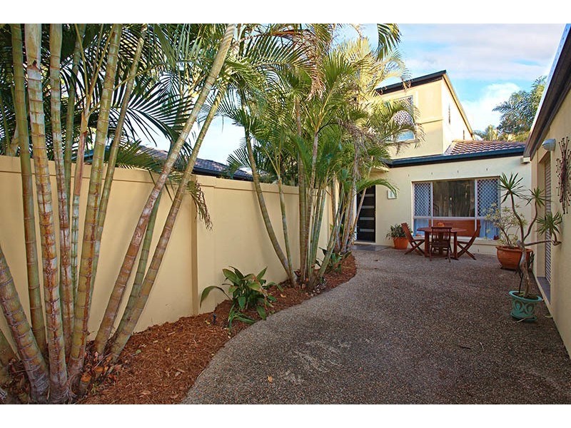 2/4 Bradbrook Street, Southport QLD 4215