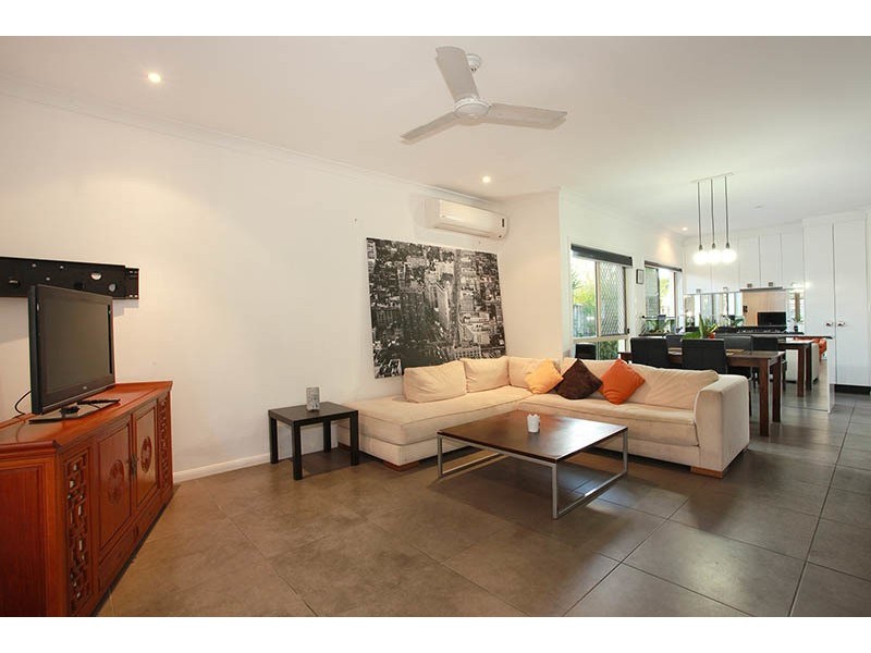 2/4 Bradbrook Street, Southport QLD 4215