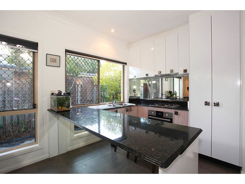 2/4 Bradbrook Street, Southport QLD 4215