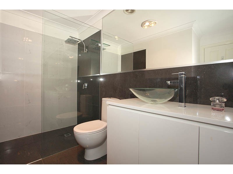 2/4 Bradbrook Street, Southport QLD 4215