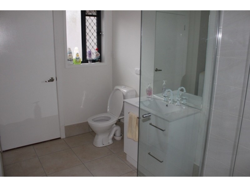 98b Kumbari Avenue, Labrador QLD 4215