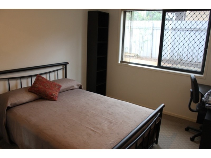 98b Kumbari Avenue, Labrador QLD 4215