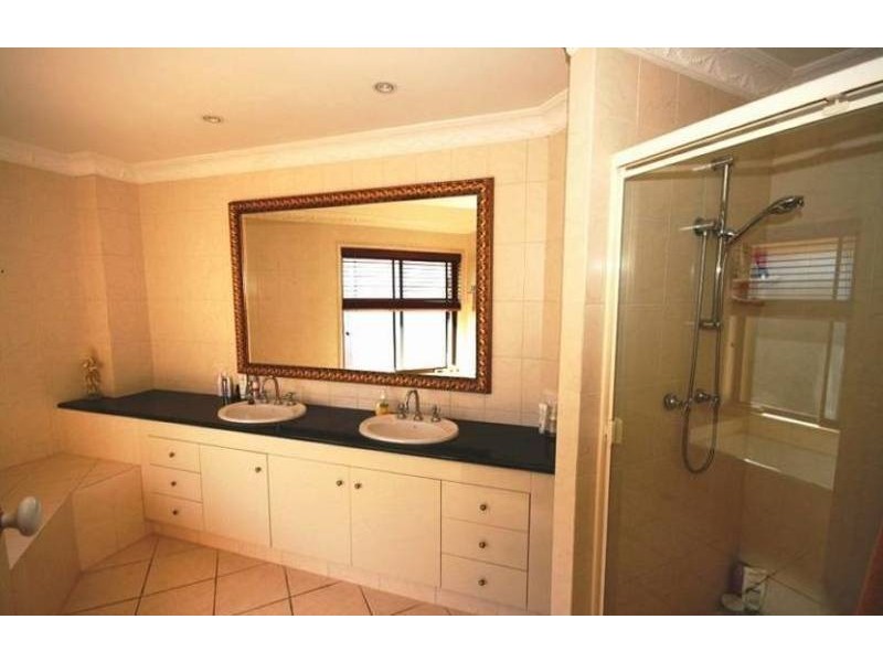 21 Buccaneer  Court, Paradise Waters QLD 4217