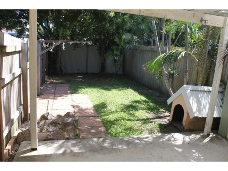 2/72 Worendo Street, Southport QLD 4215