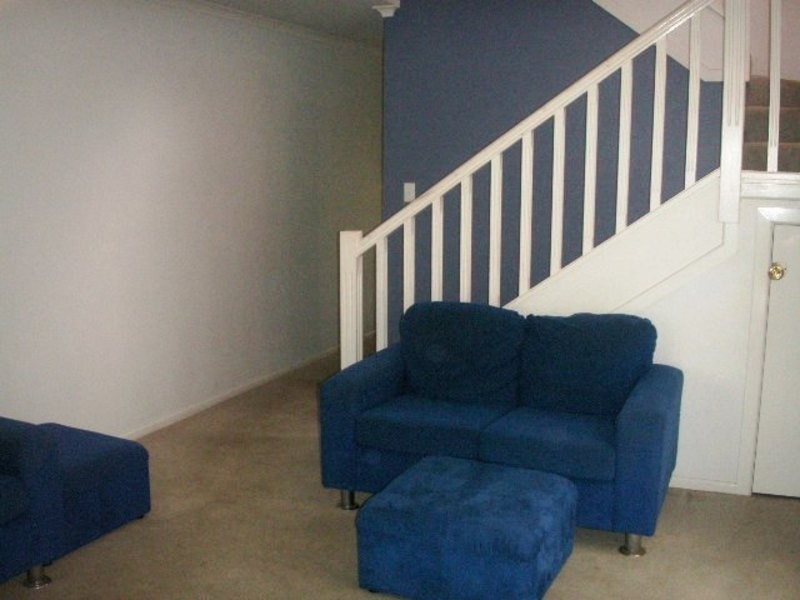 2/72 Worendo Street, Southport QLD 4215