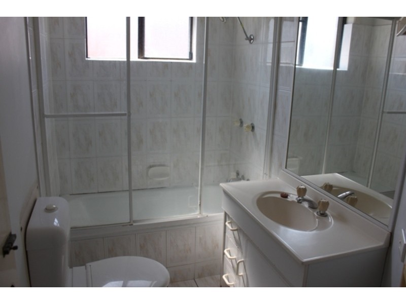 2/72 Worendo Street, Southport QLD 4215