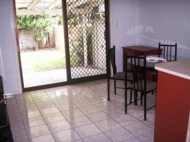 2/72 Worendo Street, Southport QLD 4215