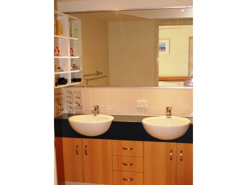 5/18 Parker Street, Labrador QLD 4215