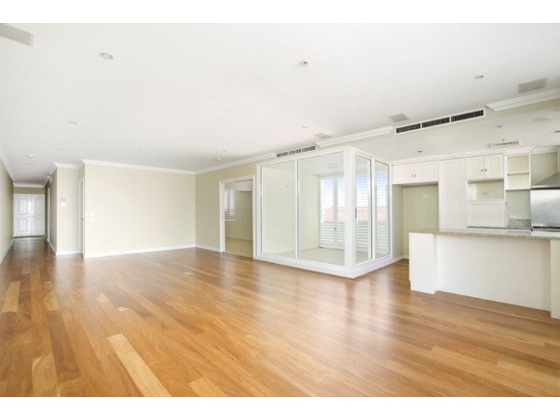 403/212 Marine Parade, Labrador QLD 4215