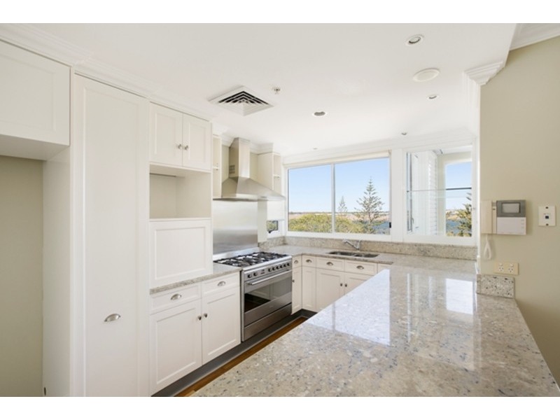 403/212 Marine Parade, Labrador QLD 4215