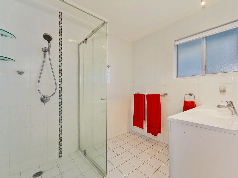 9 Yacht Street, Southport QLD 4215