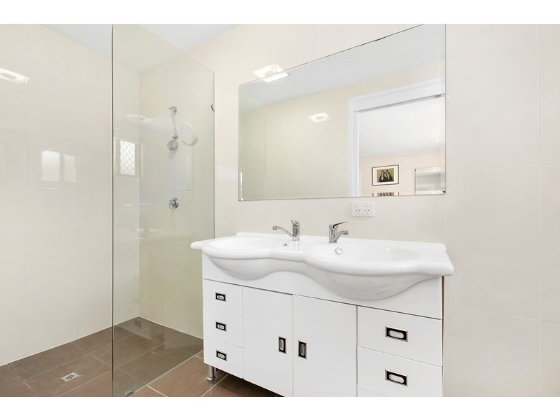 40 Ashgrove Avenue, Runaway Bay QLD 4216