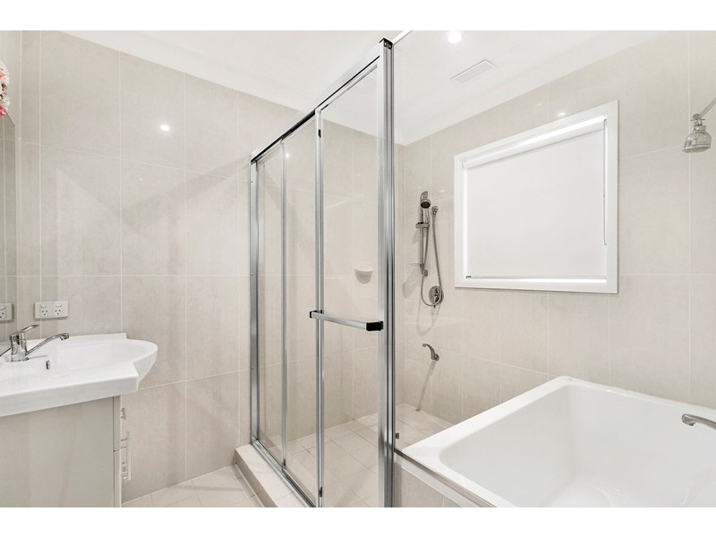 40 Ashgrove Avenue, Runaway Bay QLD 4216