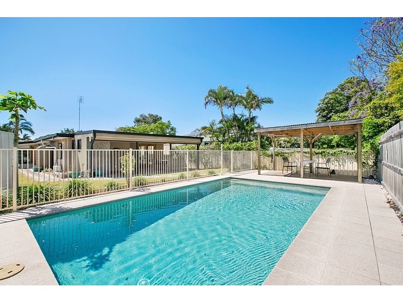 40 Ashgrove Avenue, Runaway Bay QLD 4216
