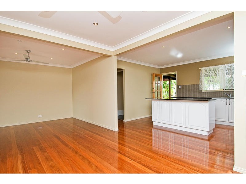 106 Robert Street, Labrador QLD 4215