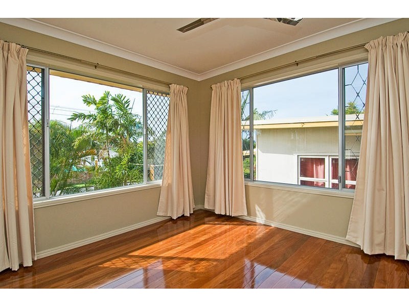 106 Robert Street, Labrador QLD 4215