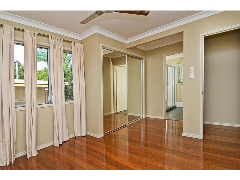 106 Robert Street, Labrador QLD 4215