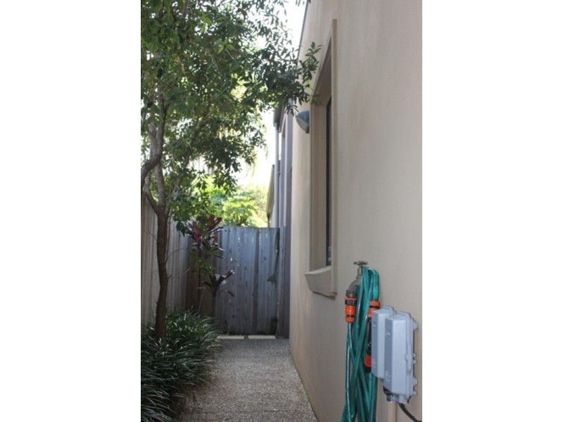 2/49 Melinda Street, Southport QLD 4215