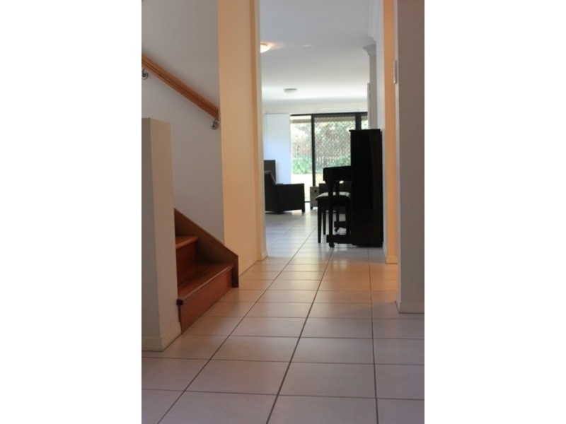 2/49 Melinda Street, Southport QLD 4215