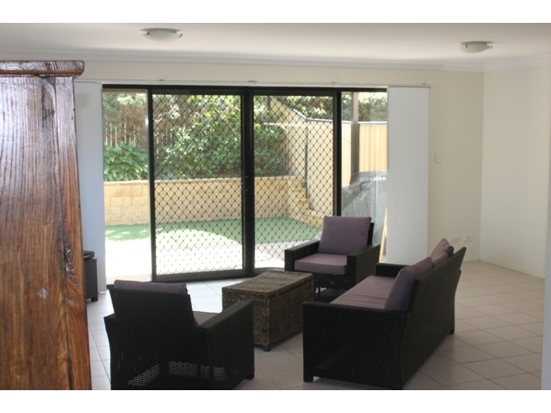 2/49 Melinda Street, Southport QLD 4215