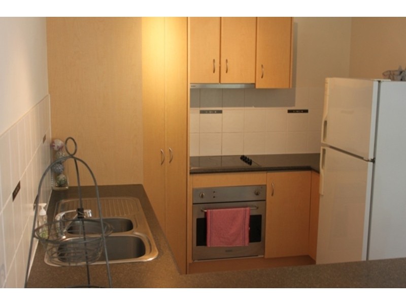 2/49 Melinda Street, Southport QLD 4215