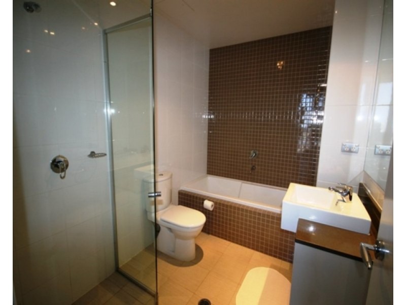 @/4 Como Crescent, Southport QLD 4215