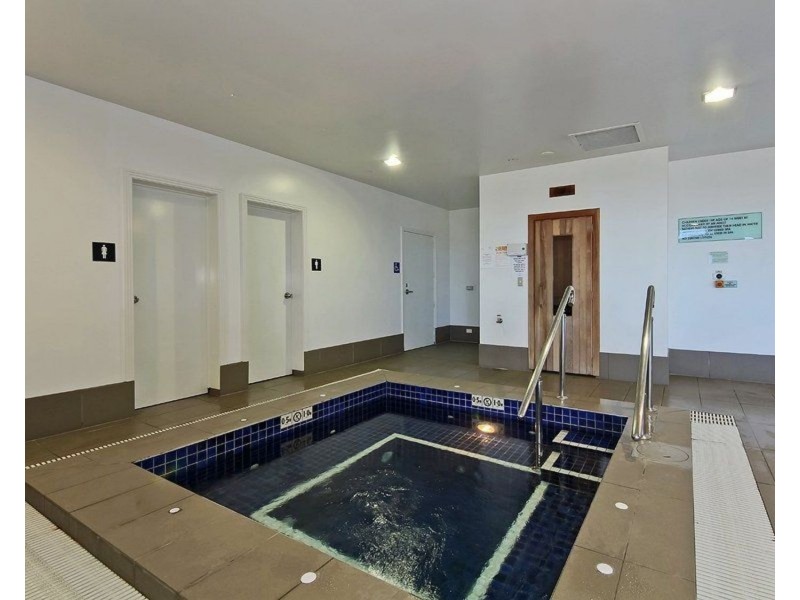 @/4 Como Crescent, Southport QLD 4215