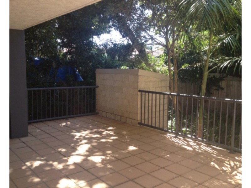 4/25 Walton Street, Southport QLD 4215